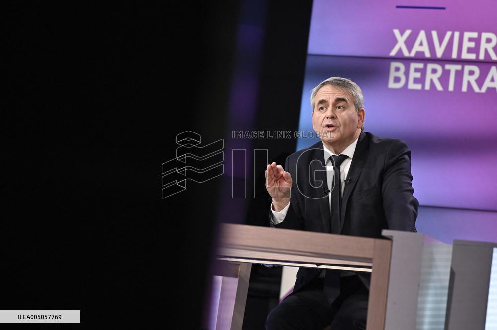 avier Bertrand On Dimanche En Politique - Paris