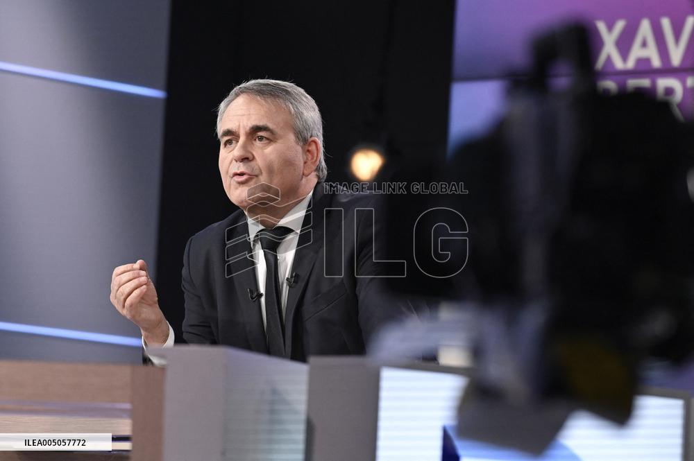 avier Bertrand On Dimanche En Politique - Paris