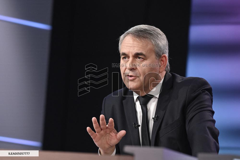 avier Bertrand On Dimanche En Politique - Paris