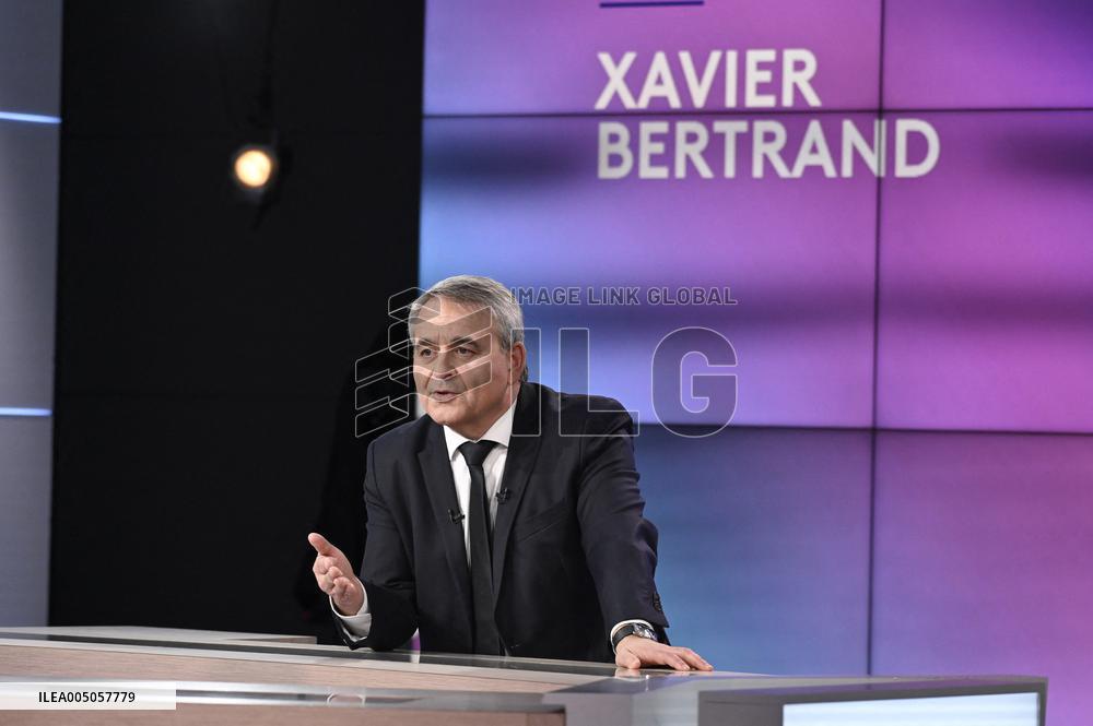 avier Bertrand On Dimanche En Politique - Paris