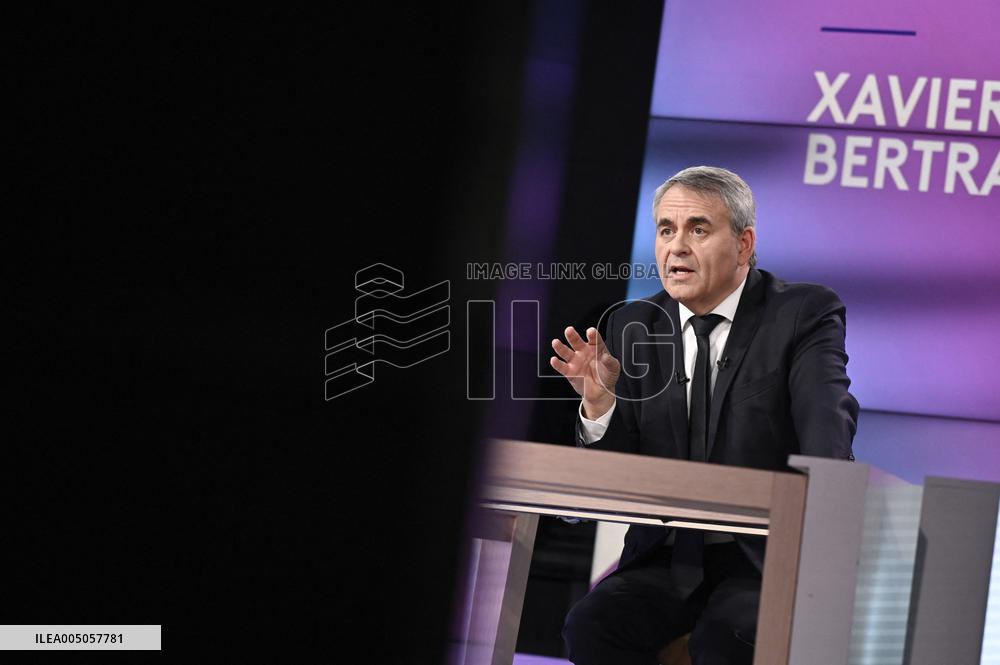avier Bertrand On Dimanche En Politique - Paris