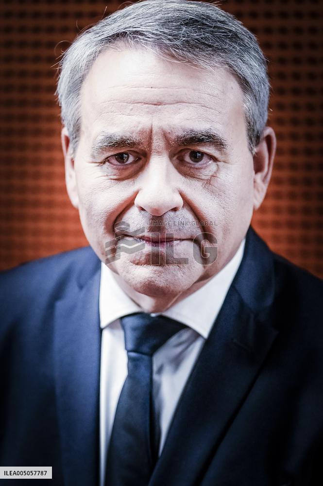 avier Bertrand On Dimanche En Politique - Paris