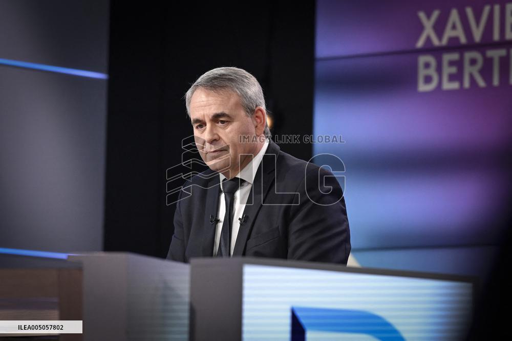 avier Bertrand On Dimanche En Politique - Paris