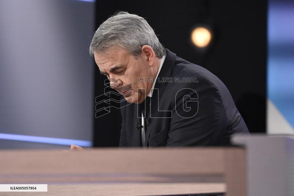 avier Bertrand On Dimanche En Politique - Paris