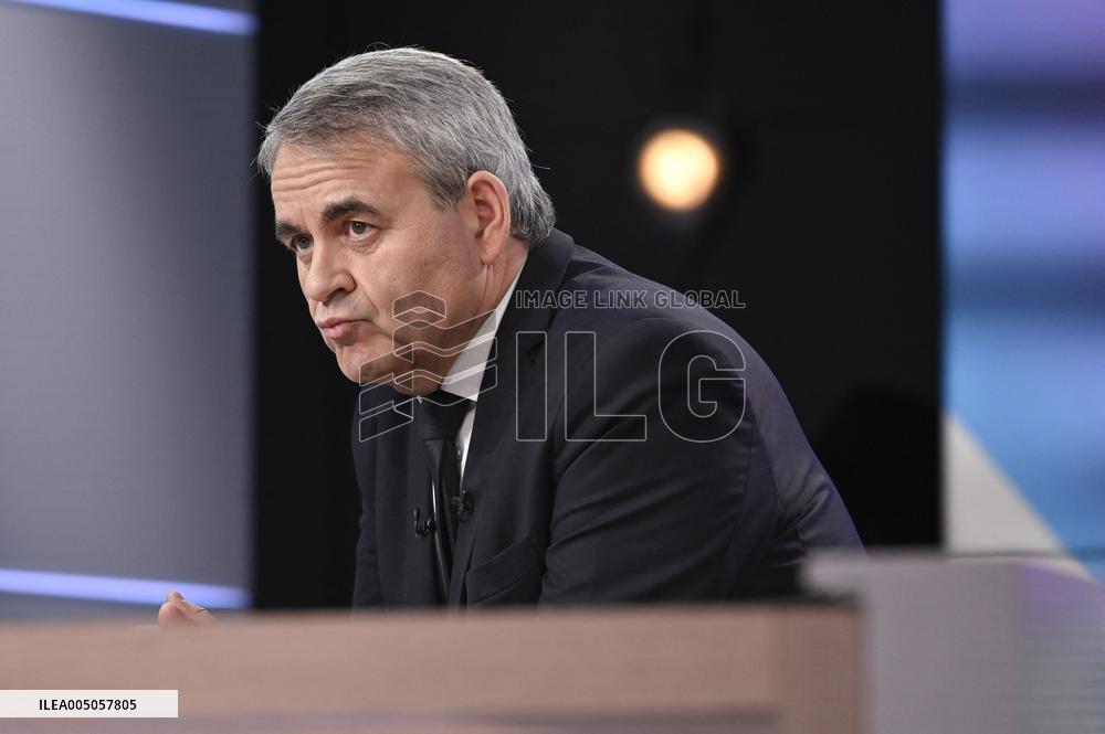 avier Bertrand On Dimanche En Politique - Paris