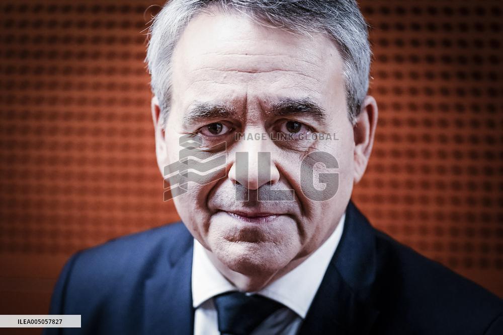 avier Bertrand On Dimanche En Politique - Paris