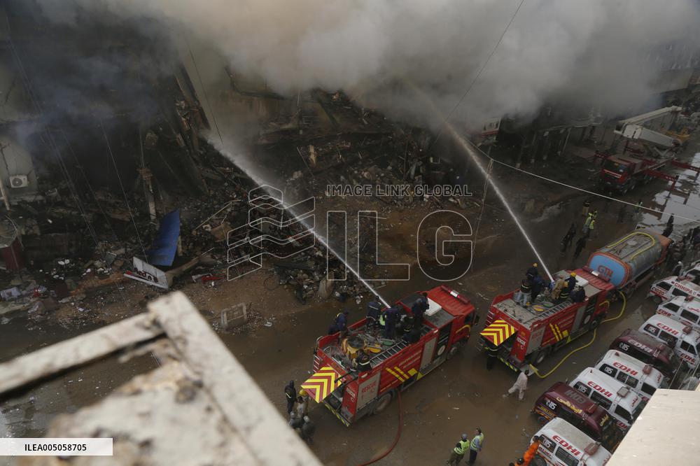 14 Dead in Shopping Center Fire - Pakistan