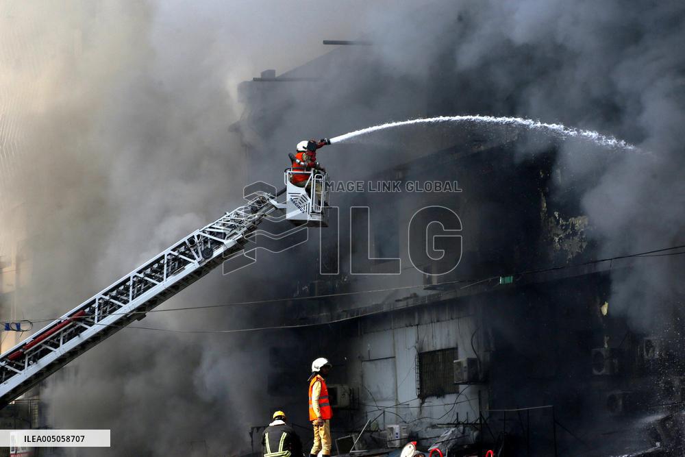 14 Dead in Shopping Center Fire - Pakistan