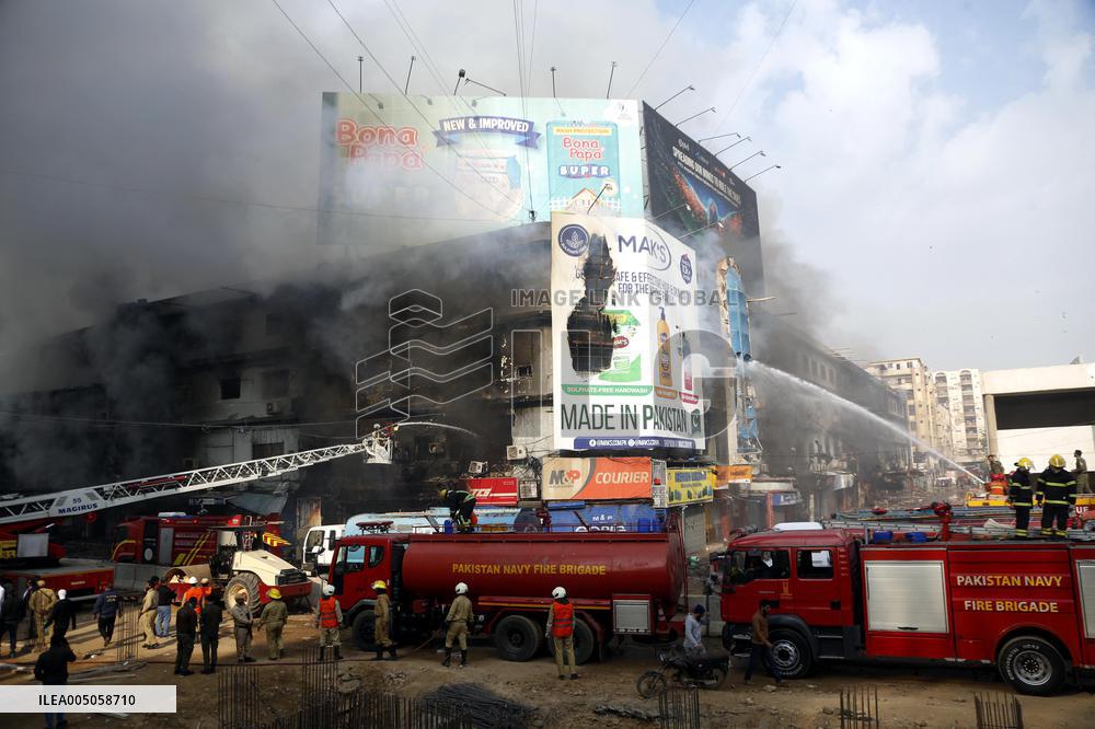 14 Dead in Shopping Center Fire - Pakistan
