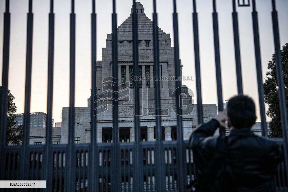 Japan PM Announces Decision to Dissolve Lower House for Snap Election