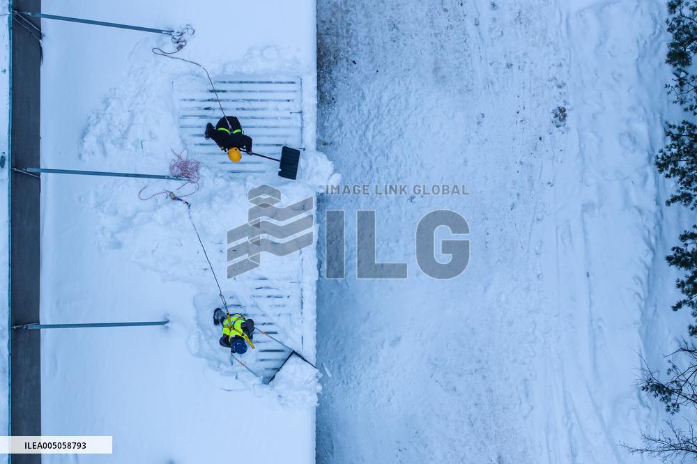 Roof snow removal