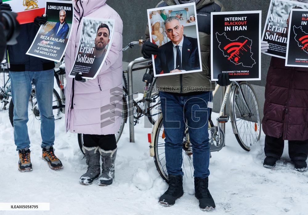 Iranians in Estonia rally outside the US. Embassy in Tallinn