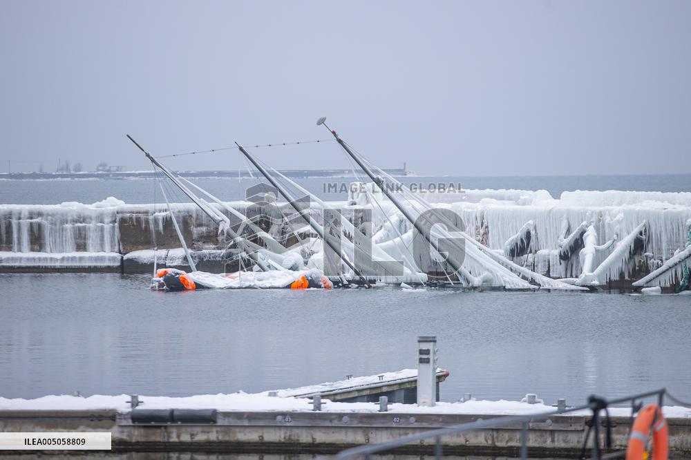 Rescue efforts for storm-sunk ship