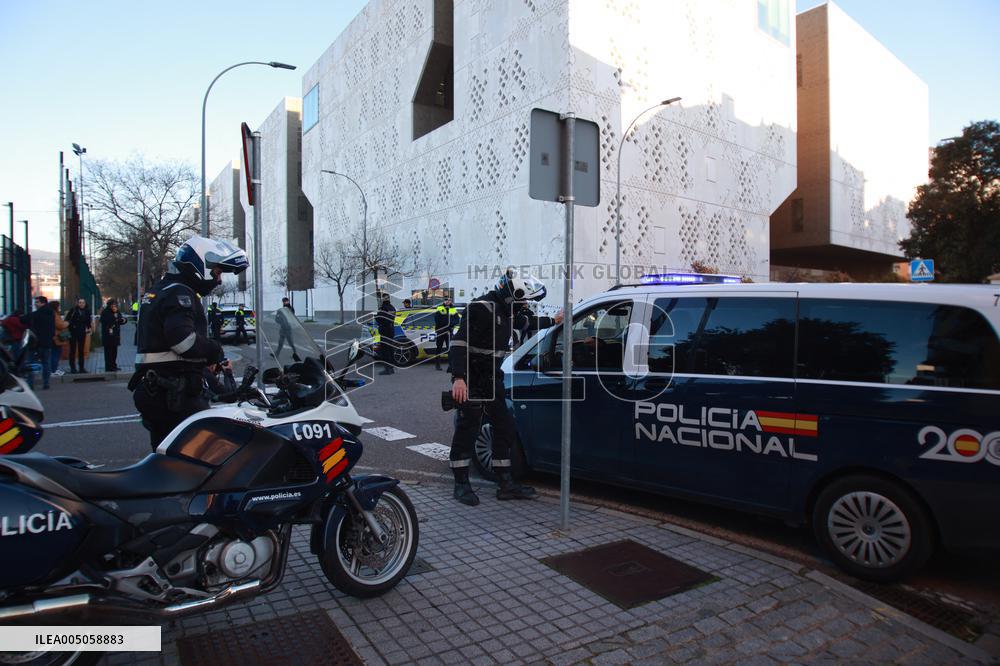 Police Cordon Off Institute For Accident Victims - Cordoba