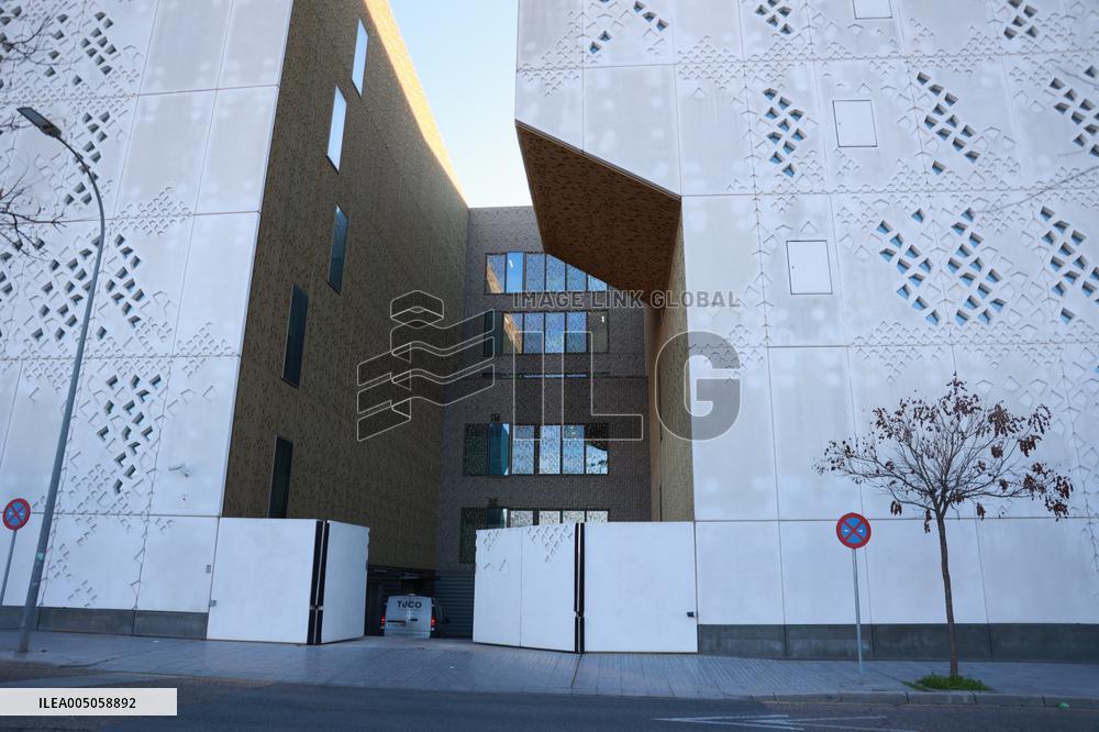 Police Cordon Off Institute For Accident Victims - Cordoba