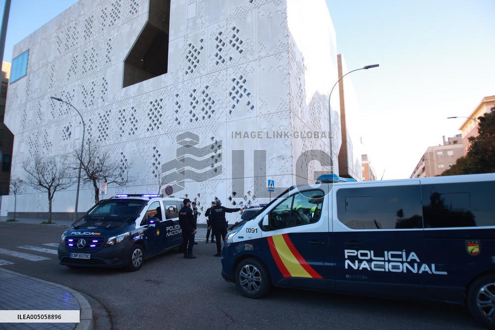 Police Cordon Off Institute For Accident Victims - Cordoba