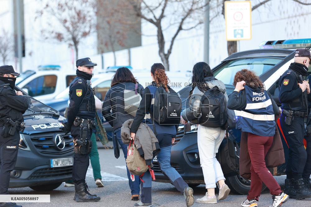 Police Cordon Off Institute For Accident Victims - Cordoba