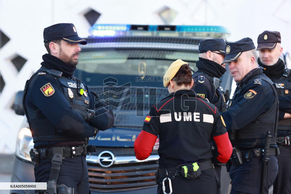 Police Cordon Off Institute For Accident Victims - Cordoba