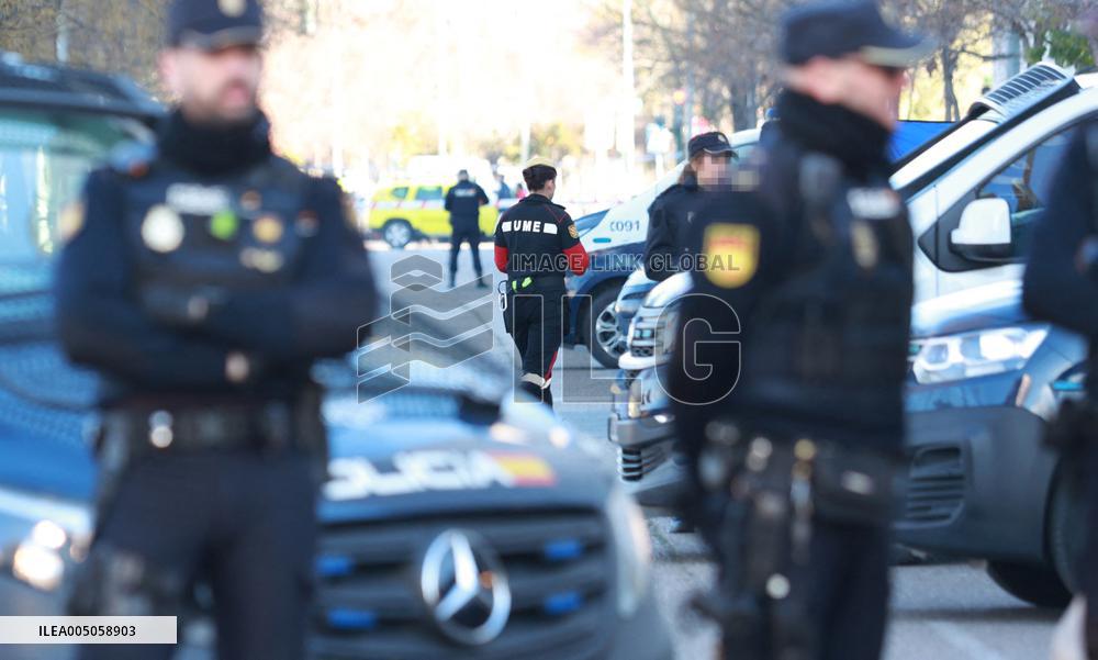 Police Cordon Off Institute For Accident Victims - Cordoba