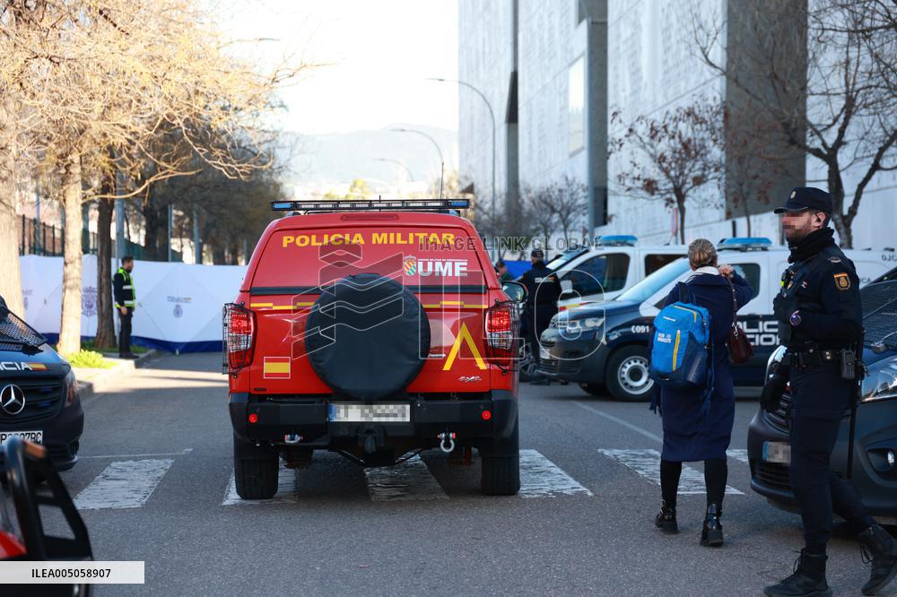 Police Cordon Off Institute For Accident Victims - Cordoba