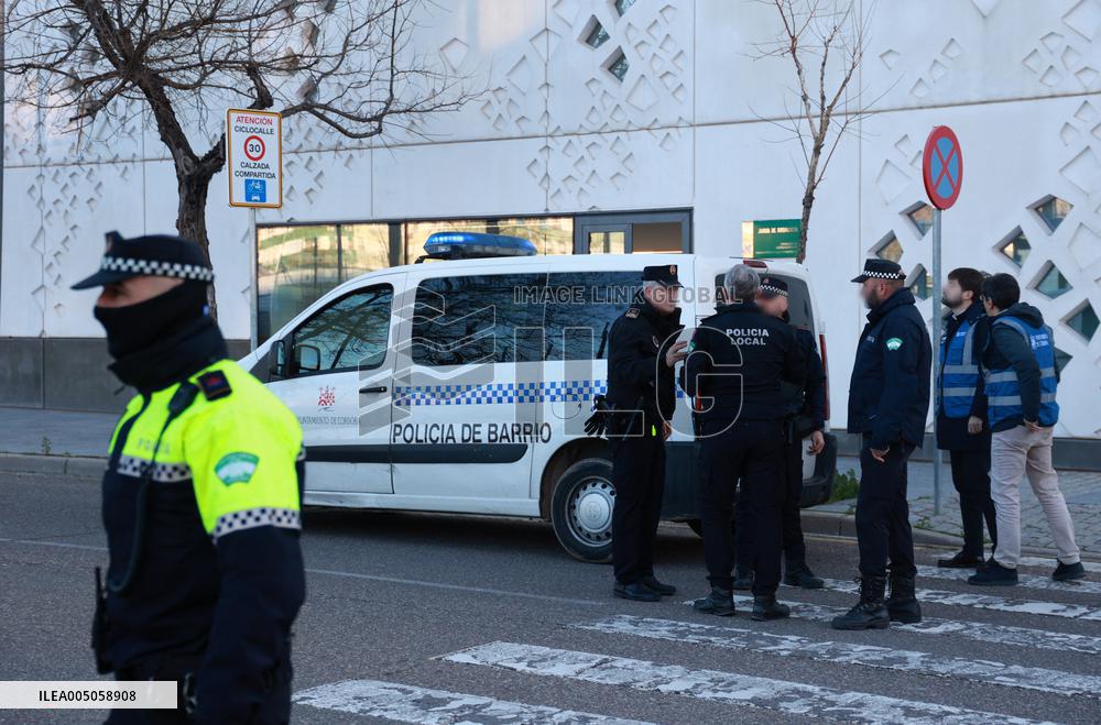 Police Cordon Off Institute For Accident Victims - Cordoba