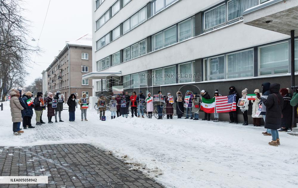 Iranians in Estonia rally outside the US. Embassy in Tallinn