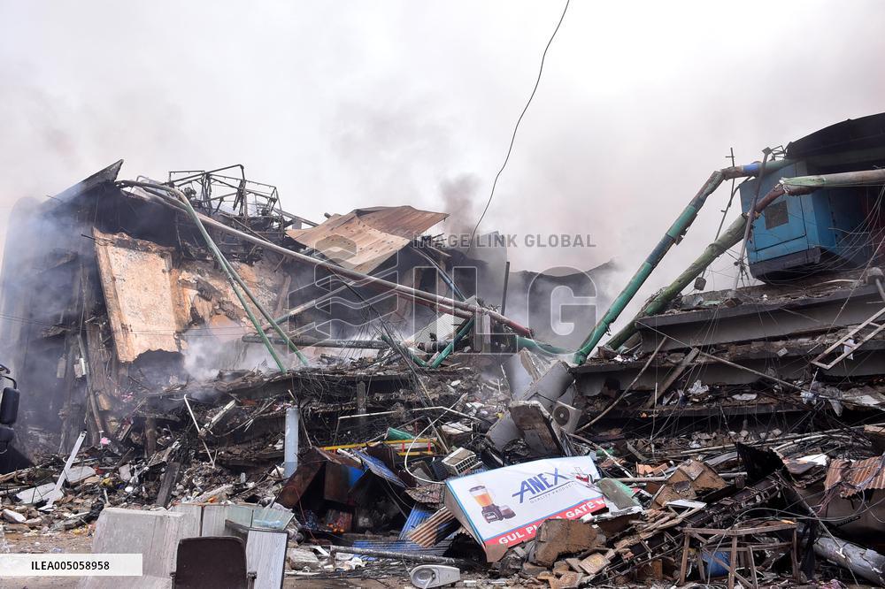 14 Dead in Shopping Center Fire - Pakistan