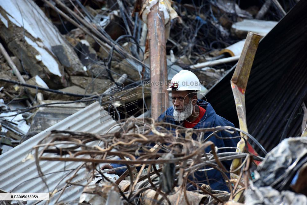 14 Dead in Shopping Center Fire - Pakistan