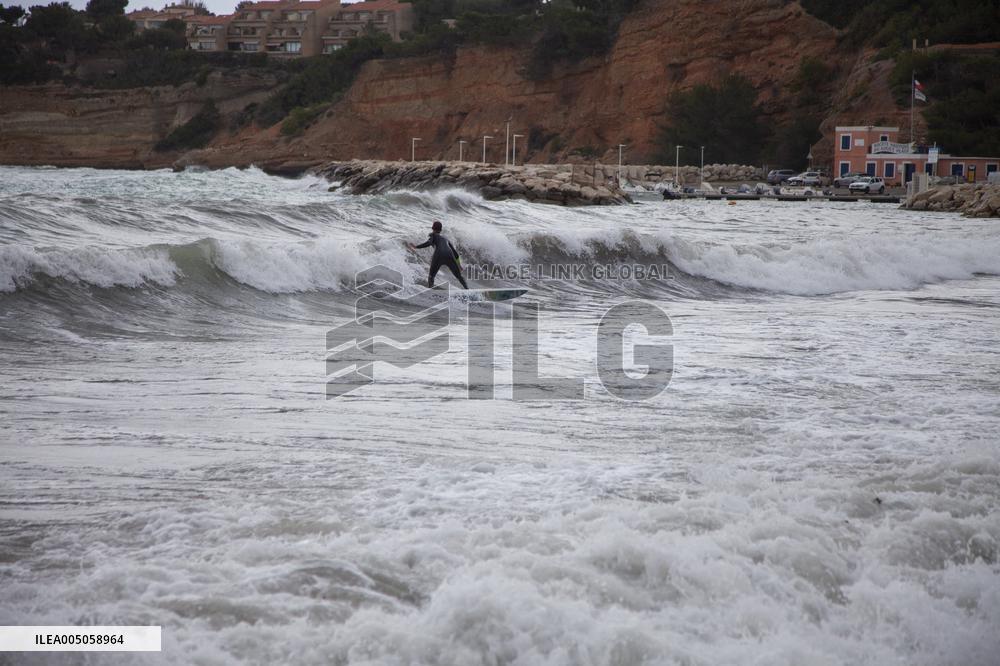 Illustration - Surf in Carry-Le-Rouet - France