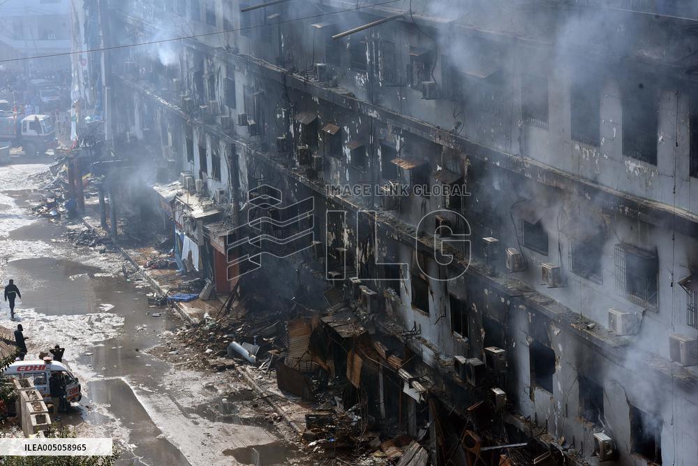 14 Dead in Shopping Center Fire - Pakistan