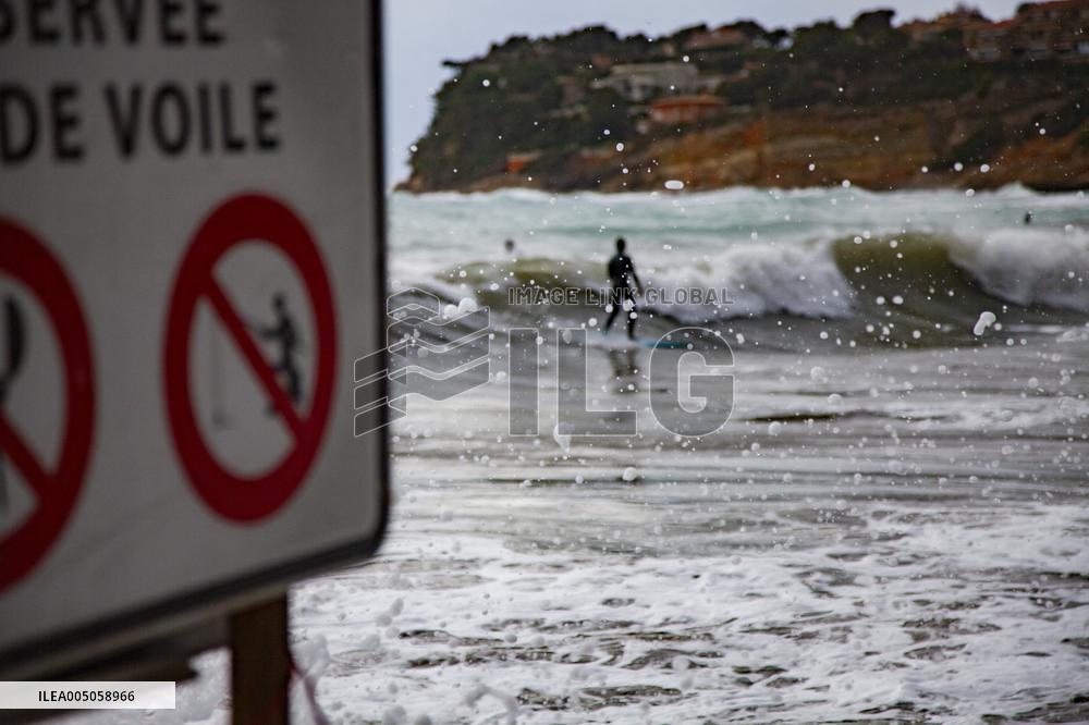 Illustration - Surf in Carry-Le-Rouet - France