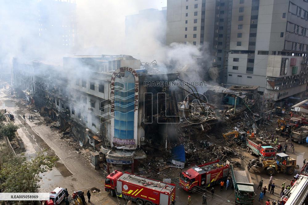 14 Dead in Shopping Center Fire - Pakistan