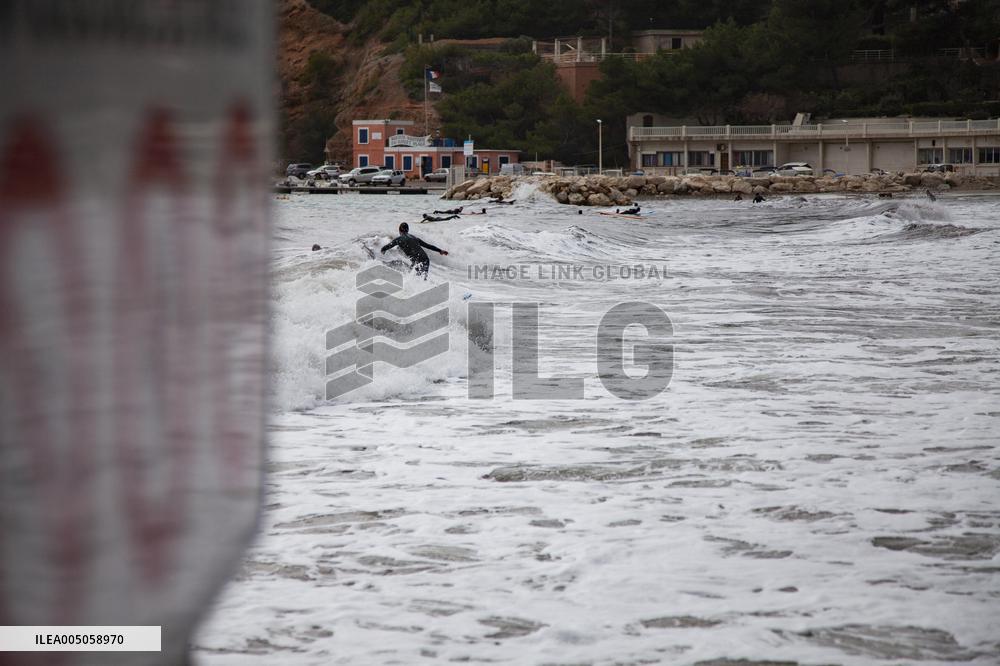 Illustration - Surf in Carry-Le-Rouet - France