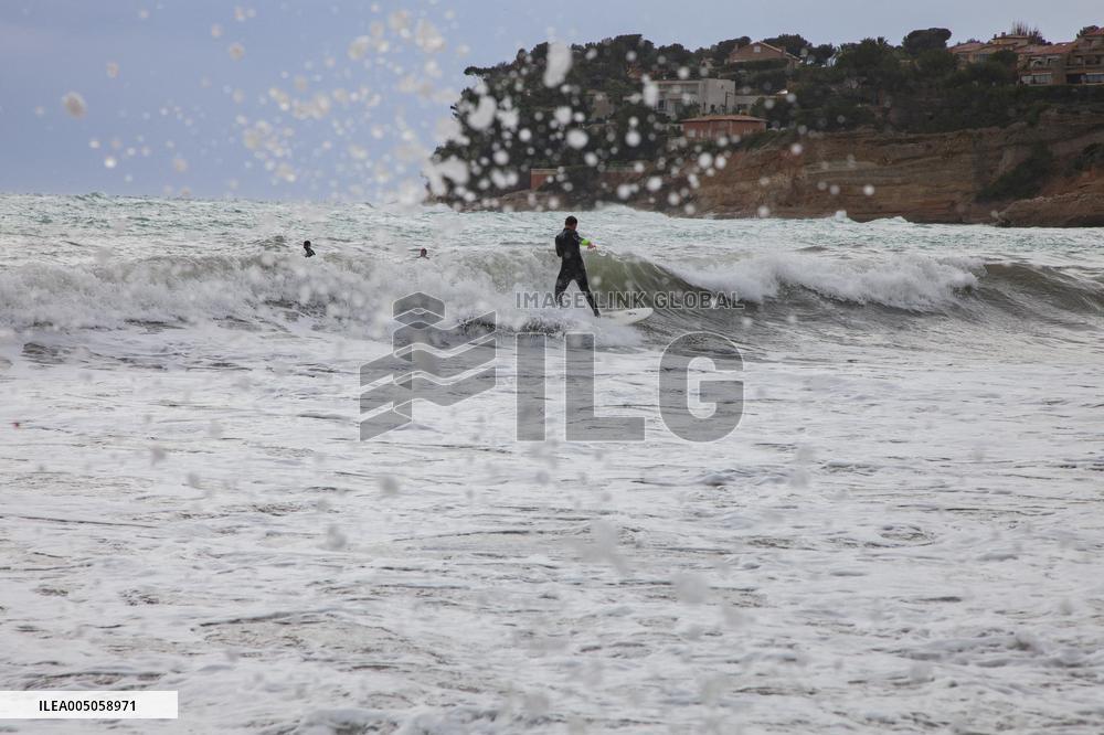 Illustration - Surf in Carry-Le-Rouet - France