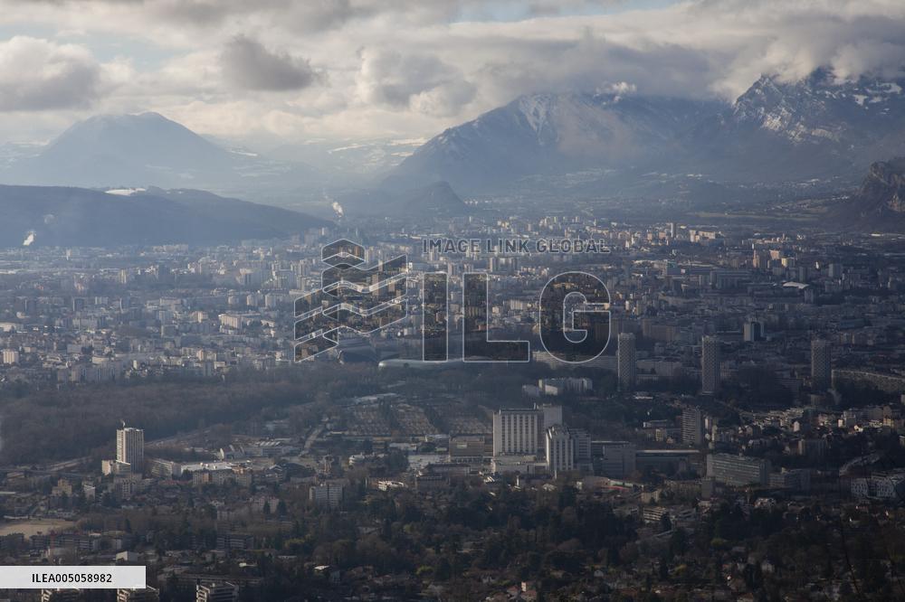 Illustration - Chartreuse