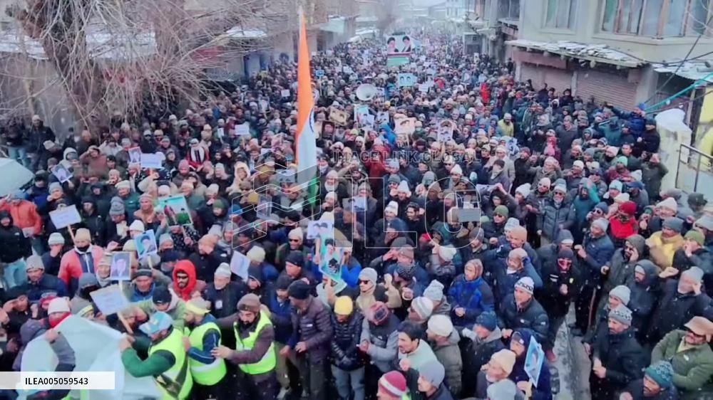 India: Kargil Protesters Defy Severe Cold to Show Support for Islamic Leadership in Iran