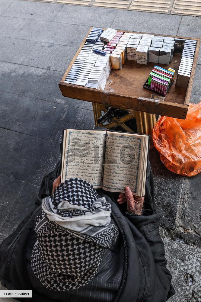 Elderly Vendor Refuses to Sell Until Daily Quran Recitation is Complete - Iraq