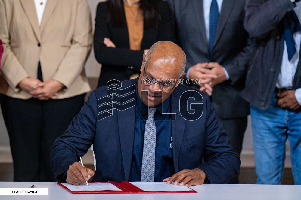 Meeting For New Caledonia - Paris