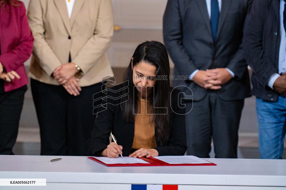 Meeting For New Caledonia - Paris