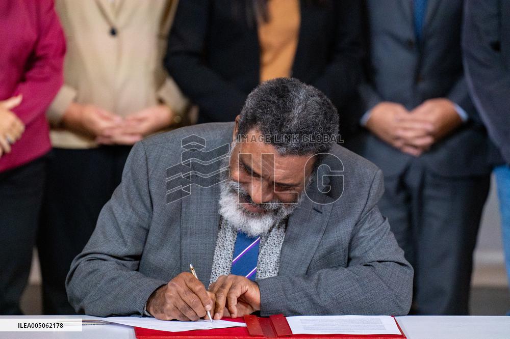 Meeting For New Caledonia - Paris