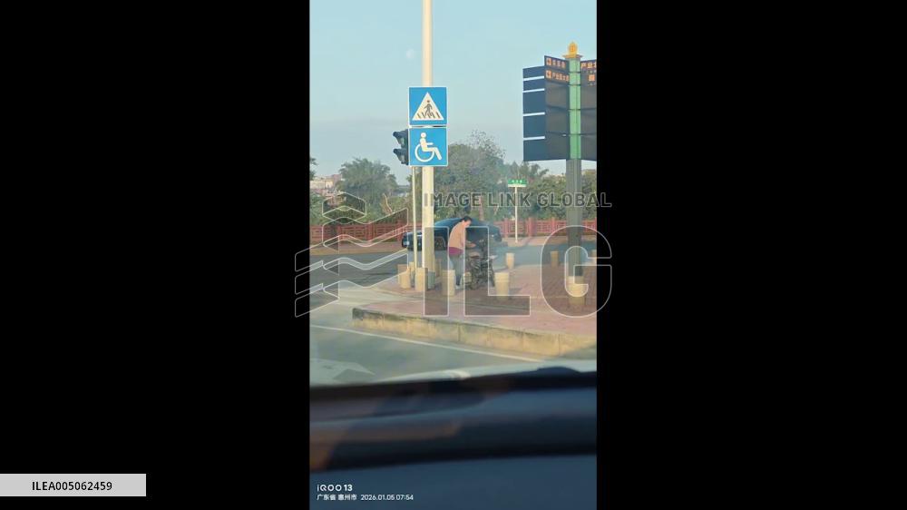 China: Electric Scooter Suddenly Catches Fire at Busy Intersection in Huizhou