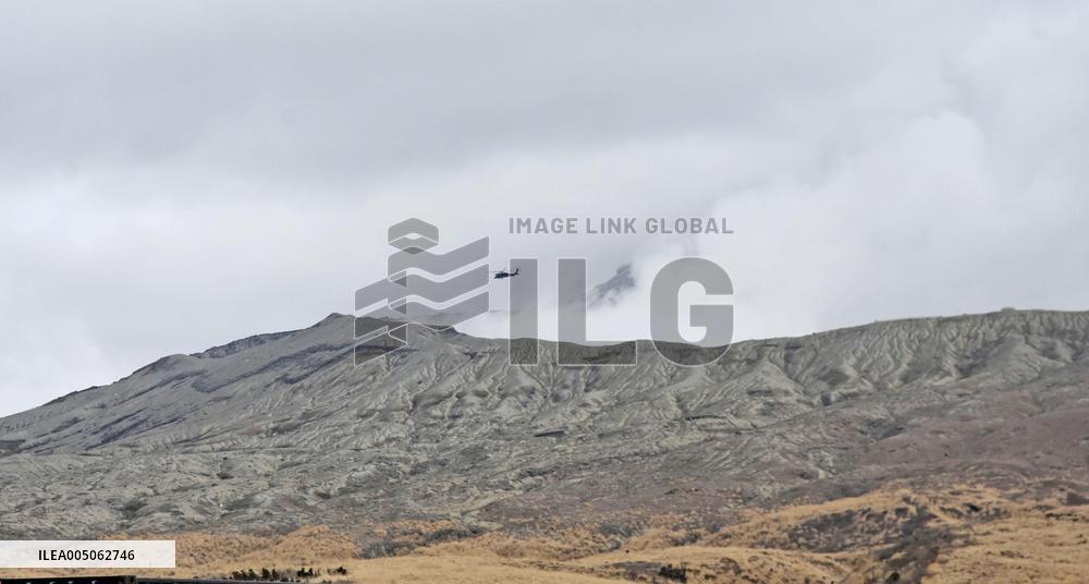 Helicopter carrying 3 goes missing near Japan's Mt. Aso summit