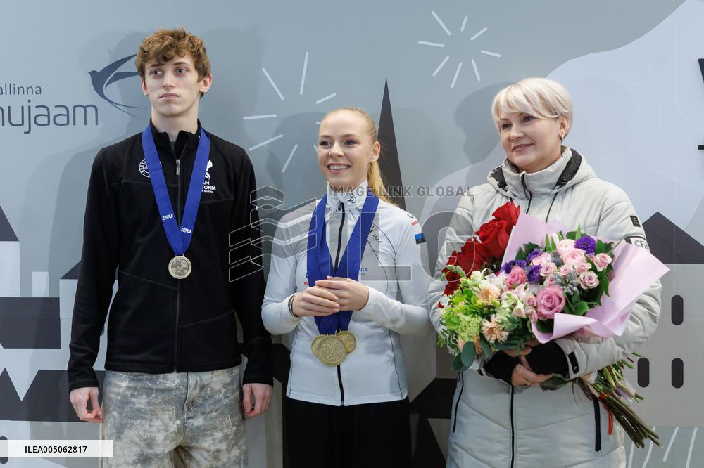 Estonian figure skaters returning from the European Championships in Sheffield