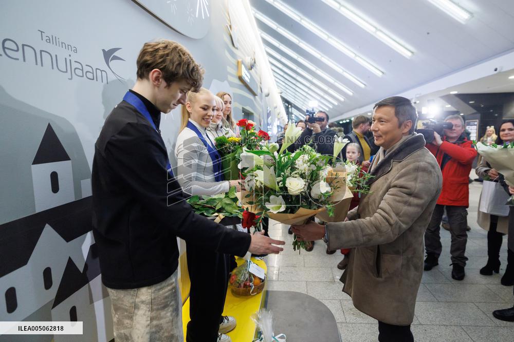 Estonian figure skaters returning from the European Championships in Sheffield