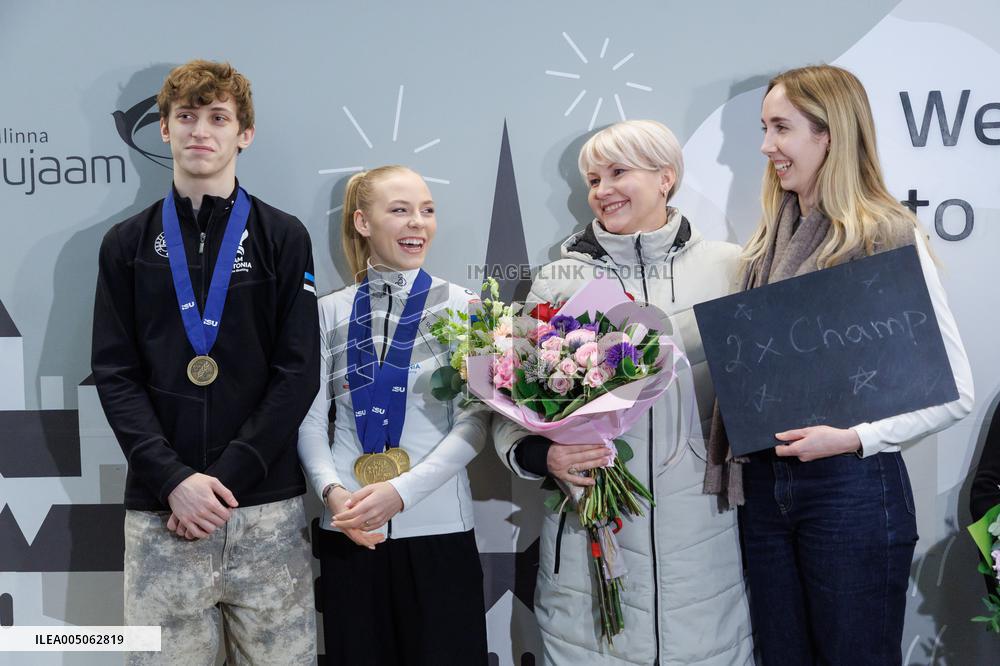 Estonian figure skaters returning from the European Championships in Sheffield