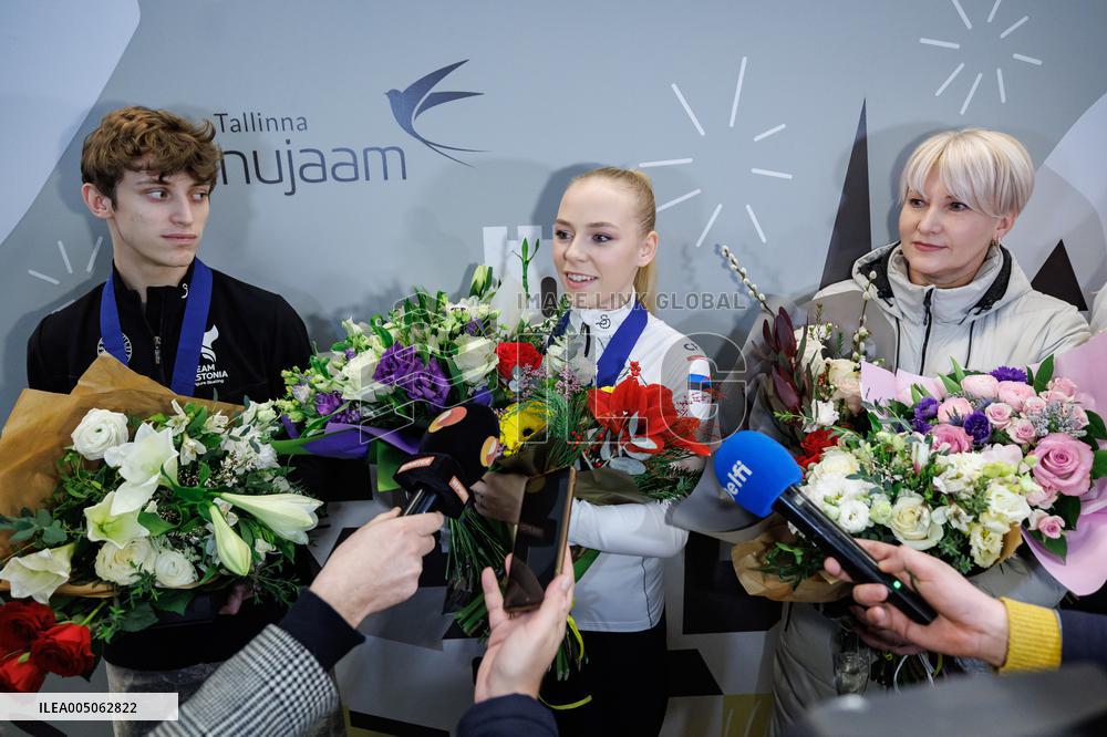 Estonian figure skaters returning from the European Championships in Sheffield