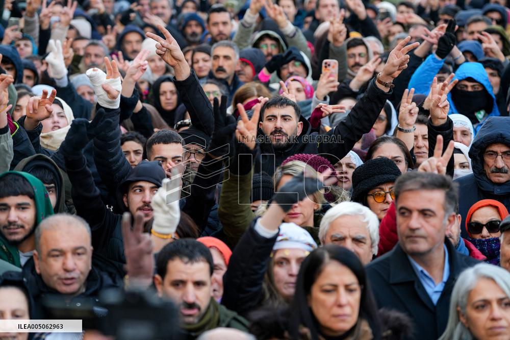 Kurds Protest Syrian Attacks - Turkey