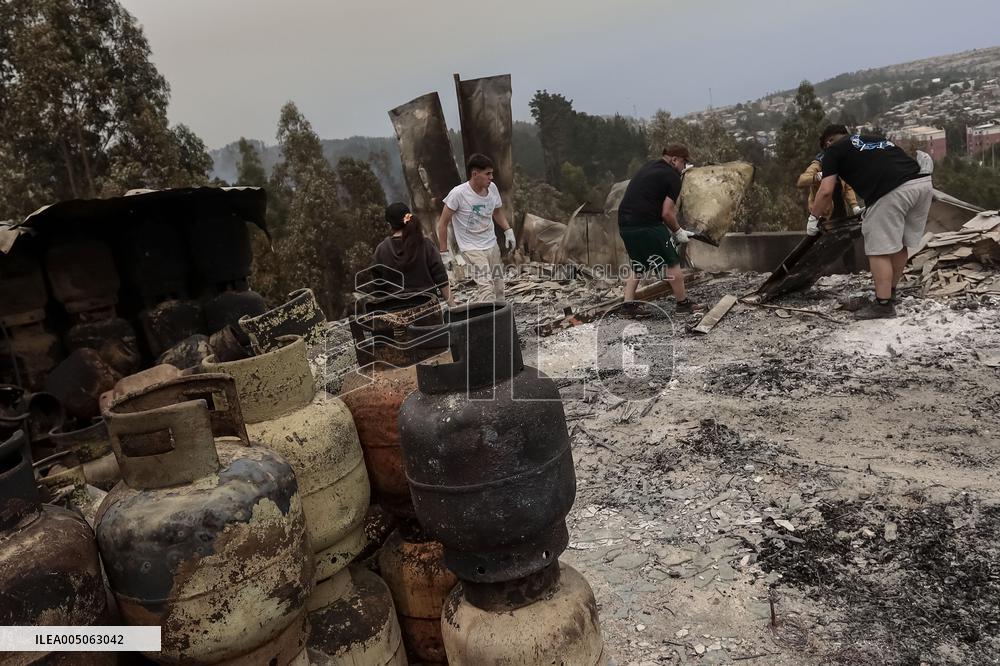 Deadly Wildfires in Southern Chile Force Thousands to Flee