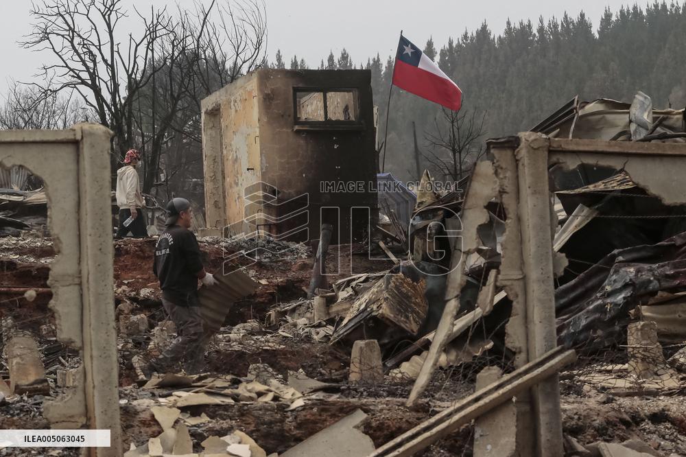 Deadly Wildfires in Southern Chile Force Thousands to Flee