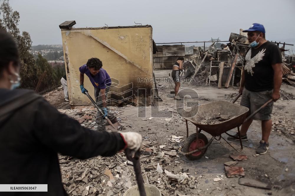 Deadly Wildfires in Southern Chile Force Thousands to Flee